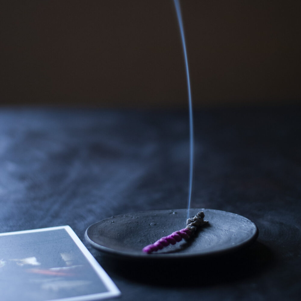 podstawki pod kadziła czarne stupa incense